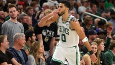 Тейтъм помете Елените с 46, Клей и Стеф приключиха Мемфис