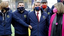 Лапорта цака Ливърпул с 20 милиона евро