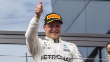 Фетел мрънка: Ботас направи фалстарт