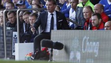 Уволнили Роджърс по телефона от САЩ