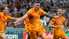 Изненада! Червените дяволи са хвърлили око на дългуч от Бърнли