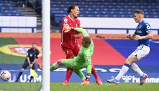 Звезди на Евертън получиха смъртни заплахи от фенове на Ливърпул