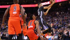 Уориърс удариха Оклахома Сити в здрав мач