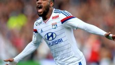 Лион продължава да гони ПСЖ във Франция