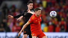 Нидерландия подчини Уелс след късна драма в Кардиф