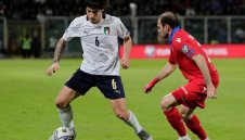 Ман Сити праща човек за Тонали 