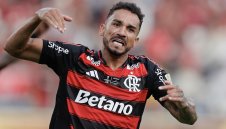 Секси модел вдъхновява героя на Фламенго + СНИМКИ