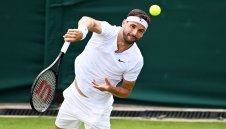 Протестиращи спъват мача на Гришо + ВИДЕО