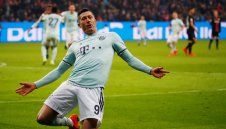 Левандовски е на два гола от място в историята