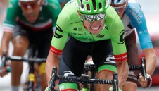 Уран "облъчи" всички в деветия етап на Тура