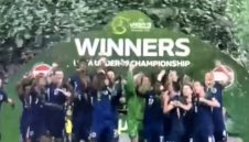 Нидерландия влезе в историята с европейска титла до 19 г.