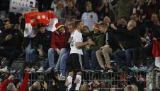 И Лукас Подолски избра Азия + СНИМКА