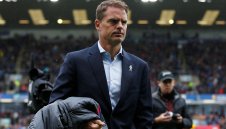 Орлите не издържаха и биха шута на Де Бур след 77 дни