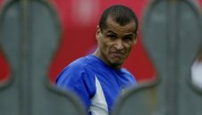 ОФИЦИАЛНО: Ривалдо идва за финала Левски – Славия