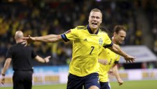 Швеция обърна Испания и поведе в групата