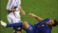 Матераци обидил Зидан с думите "терорист" и "мръсен мюсюлманин"