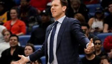 Лейкърс се раздели и с треньора Люк Уолтън