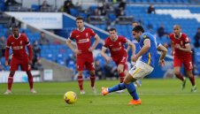 "Чайките" клъвнаха Ливърпул с дузпа в 93-ата минута