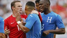 Светкавици уплашиха Англия в Маями