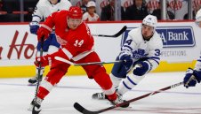 Младок блести в НХЛ, шампионите отнесоха 0:6 от Ню Джърси