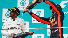 Хамилтън ще приветства Рикардо в Мерцедес