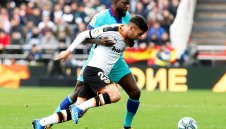 Изненада: Байерн е с най-добри карти за "прилепа" Торес