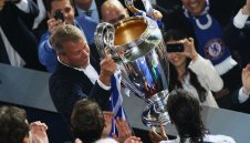 Абрамович вдига Челси на крака с нова финансова инжекция