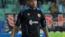 Райс Мболи не игра при победа на Алжир срещу Армения