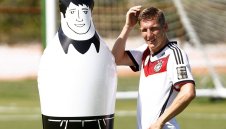 Ефенберг към Льов: Връщай Швайни в титулярния състав