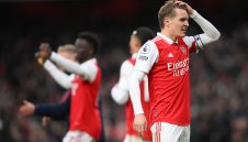 Арсенал ще се спъне в края и Сити пак ще е шампион