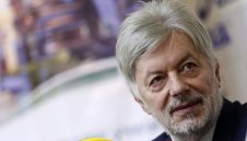 Вальо Михов: Защо политиците изведнъж започнаха да разбират от футбол?