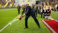 След 3425 дни пауза: "Бейби, аз съм играча на мача" на "Колежа"