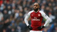 Лаказет аут за повече от месец