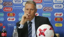 Любов! Ван Бастен напуска телевизия, за да се грижи за болната си жена