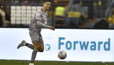 Кристиано Роналдо бойкотира наградите на ФИФА