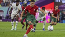 Една дузпа, дузина рекорди за Роналдо