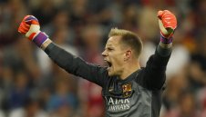 Тер Стеген с най-добро спасяване + ВИДЕО