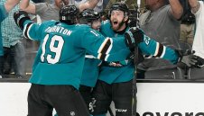 Невероятна драма прати Акулите напред в НХЛ