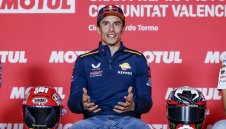 Секси ПР-ка плени сърцето на голям шампион + СНИМКИ