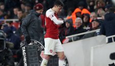 Момчето си отива: Арсенал пробва да прогони Йозил