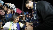 Златан кацна в Ел Ей, феновете на Галакси го посрещнаха като крал + ВИДЕО