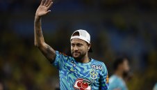 Спира ли с футбола? Какво знаем за бъдещето на Неймар