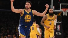 Клей се развихри насред Ел Ей с 10 поредни тройки