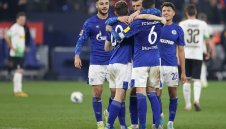 Шалке удари Гладбах 