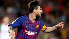 Меси винаги работи със статут на капитан, дори да е без лента