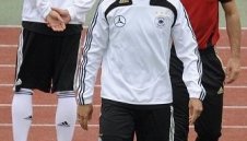 Мениджърът на Балак буни гей лоби в националния отбор