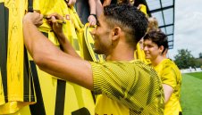 В Дортмунд вярват, че ще спечелят "покера" за Хакими