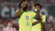 Бразилия има топката, но не знае какво да прави с нея