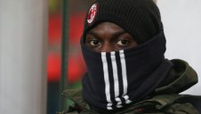 Нианг чака оферти от Англия 