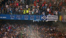 Часовникът спря! Хамбургер изпадна за сефте + СНИМКИ